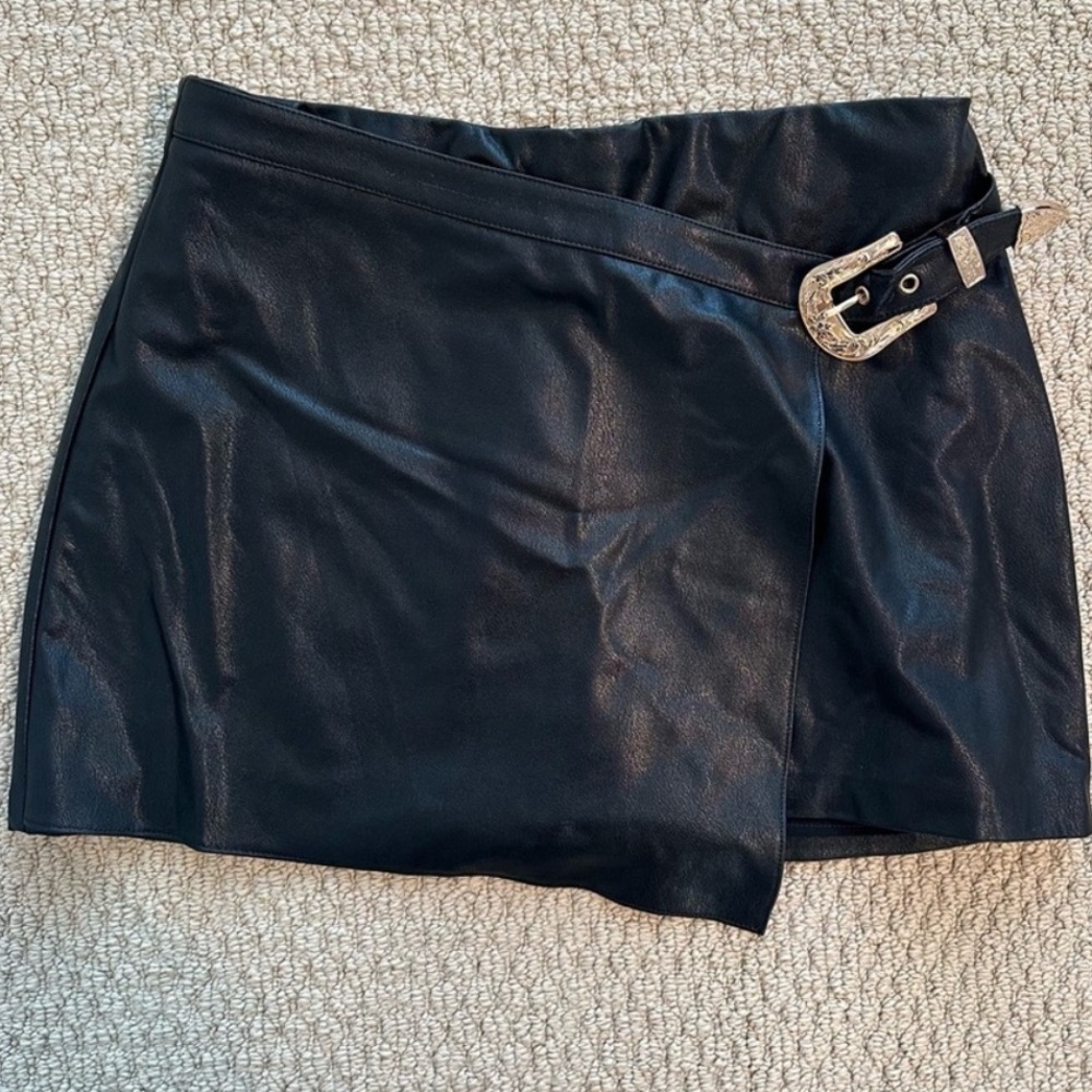 Amanda Uprichard Black Mini Skirt with Buckle Detail - Picture 3 of 3